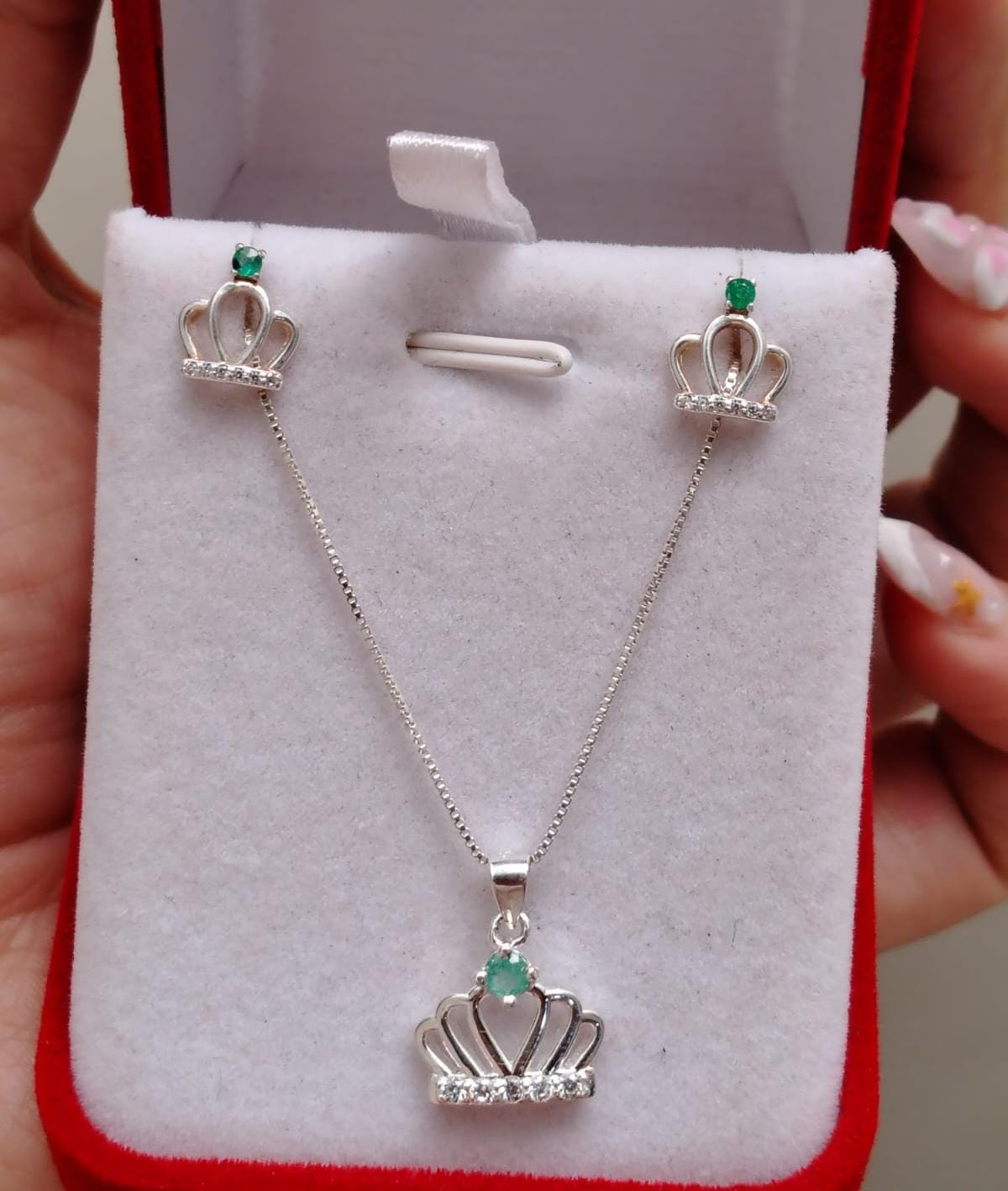 Collar y Aretes en plata y Esmeralda