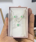 Juego de Collar y Aretes en Plata 925 con Halo Esmeralda