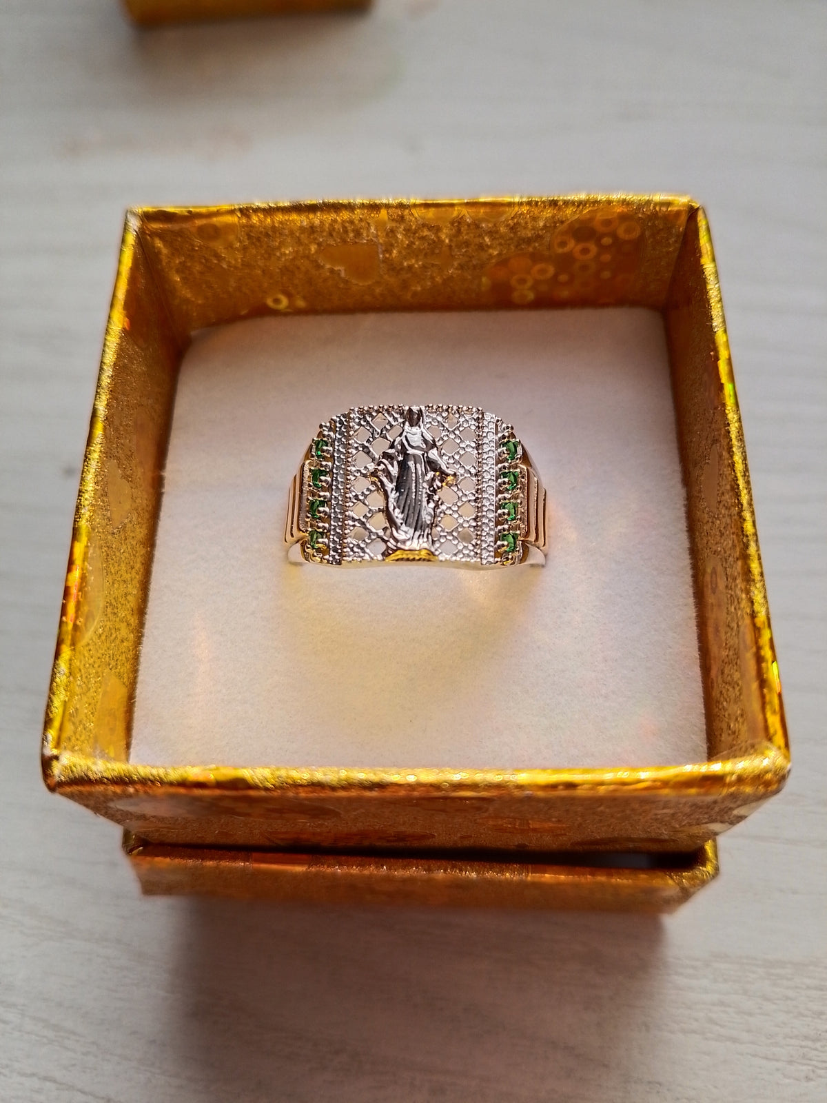 Anillo San Benito para Hombre en Plata con Baño de Oro.