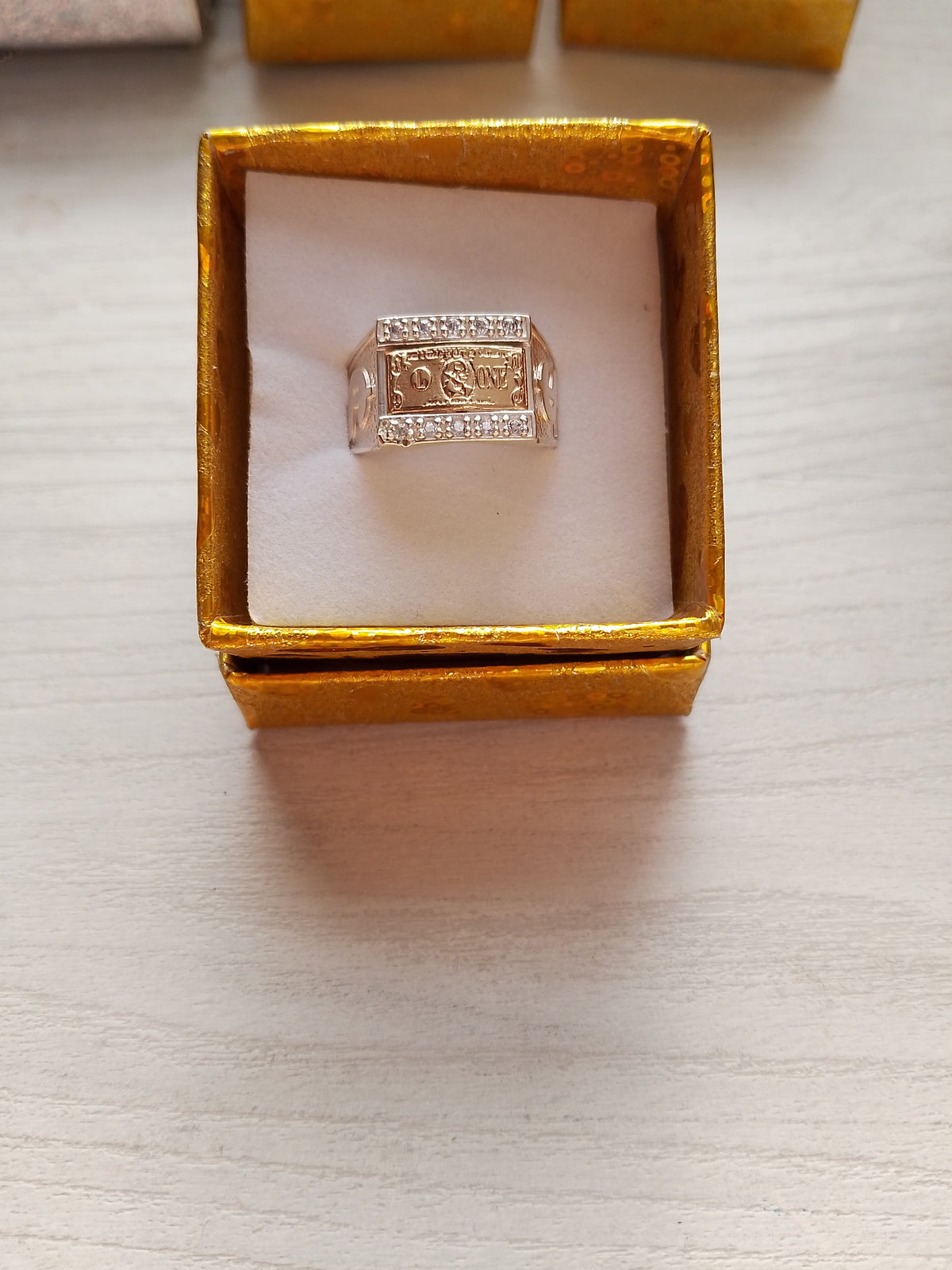 Anillo Sello Dólar de la Prosperidad con Baño de Oro