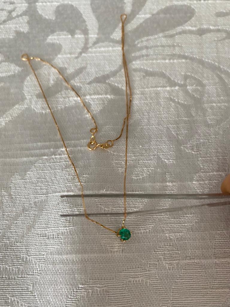 0.45 Ct Colombian Emerald Necklace in 18K Yellow Gold.