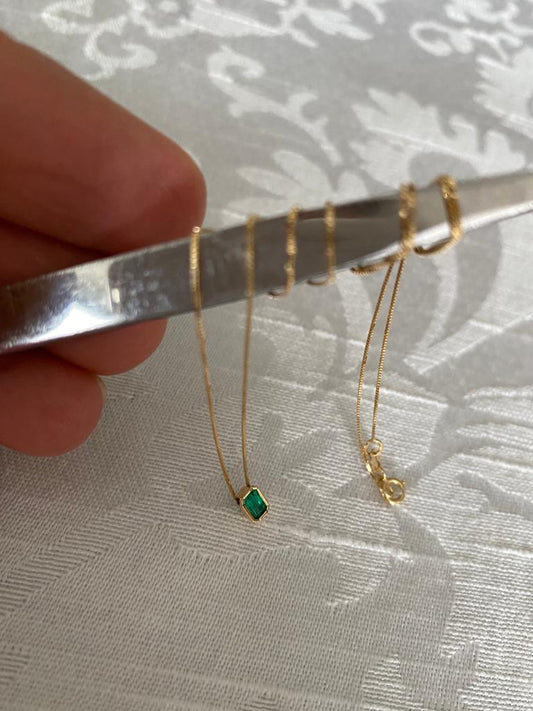 0.35 Ct Colombian Emerald Necklace AAA+ and 18K Yellow Gold.